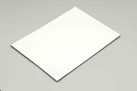 PE-aluminiumcomposite-paneel lichtgewicht voor een gemakkelijke installatie in moderne bouw