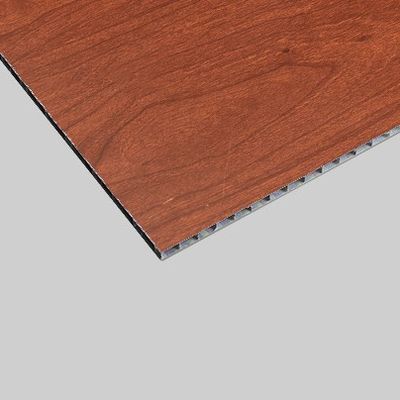 4-8 mm geperforeerde FR A2 aluminium gegolfde kernpanelen voor muur-, dak-, aanhangwagen-, hek- en buitendekoratie van gebouwen