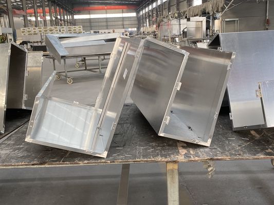 Onconventionele grootte buigplaat gebogen type Aluminiumfolie Fluorkoolstof gecoate anti-statische buitenmuurinstallatie