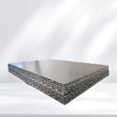 A2 gegolfde golvende dwarsdoorsnede aluminium W-kern panelen leveren langetermijnoplossingen voor buitenmuurversiering.