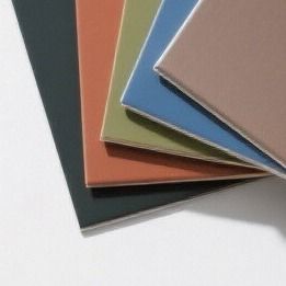 PVDF-aluminiumcomposite-paneel Standard aluminium legeringsoppervlak met fluorkoolstofcoating Goede corrosiebestendigheid